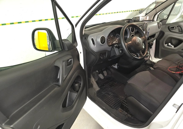 Citroen Berlingo cena 18450 przebieg: 439000, rok produkcji 2016 z Warszawa małe 67